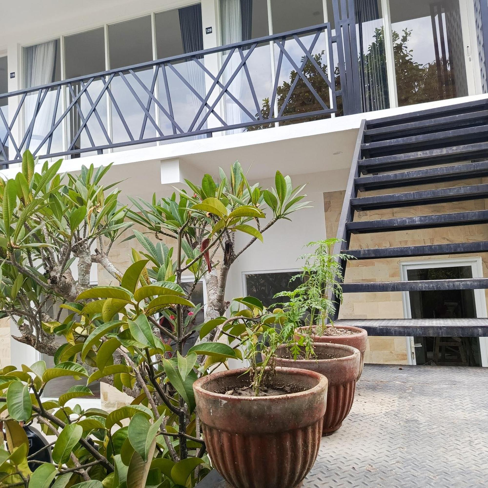 Zavana Rooms & Restaurant Tanjungkarang 外观 照片