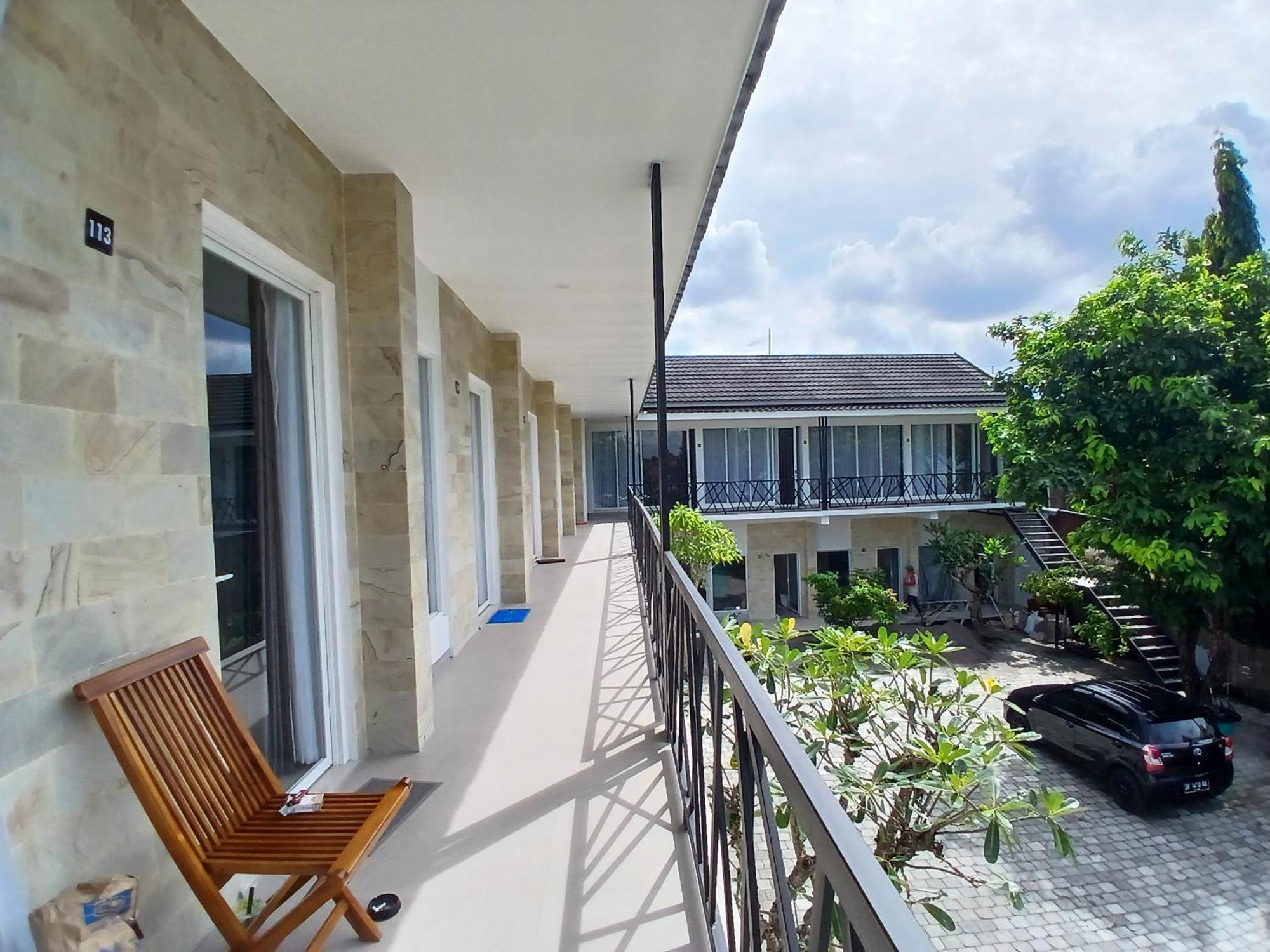Zavana Rooms & Restaurant Tanjungkarang 外观 照片