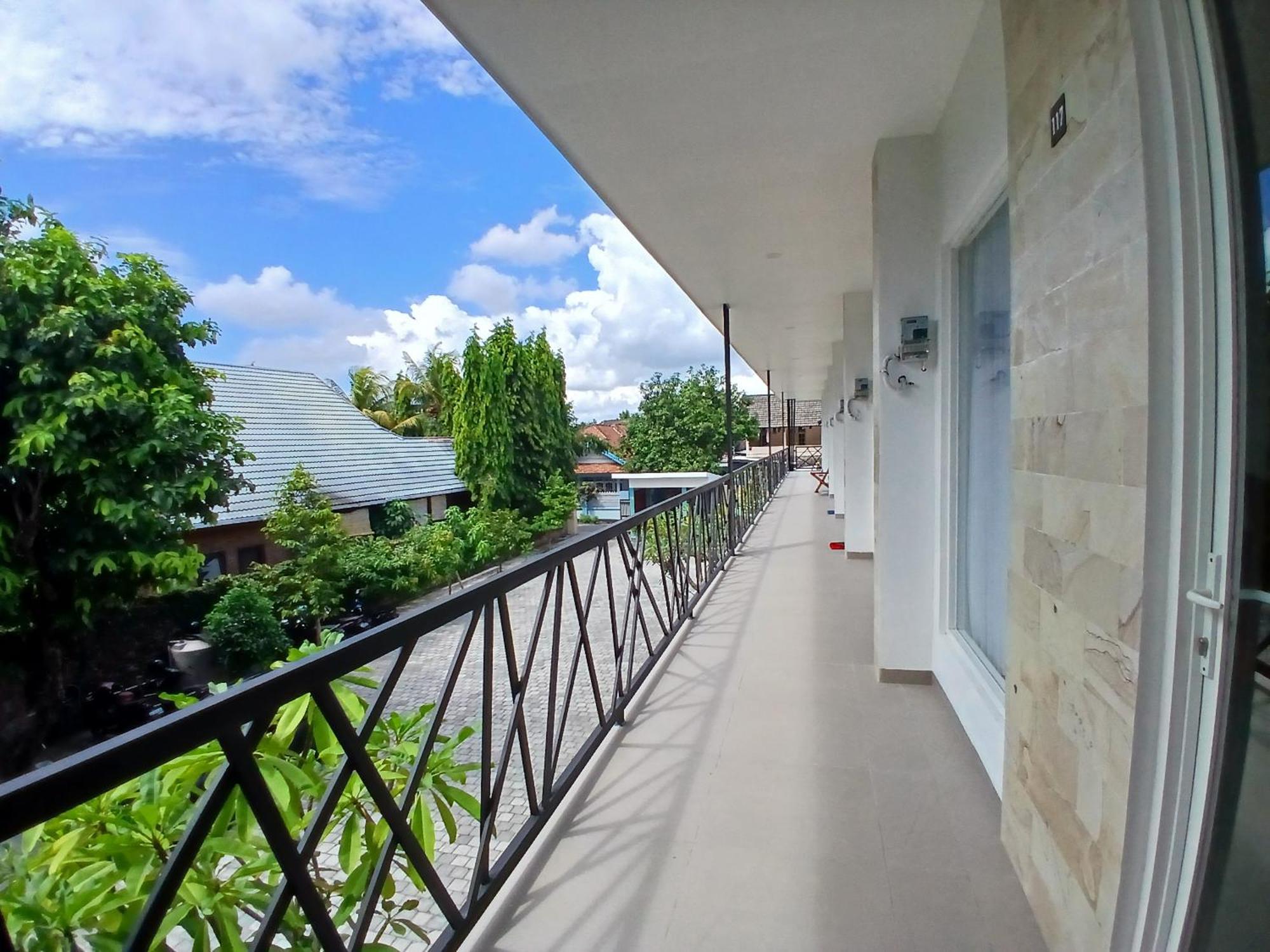 Zavana Rooms & Restaurant Tanjungkarang 外观 照片