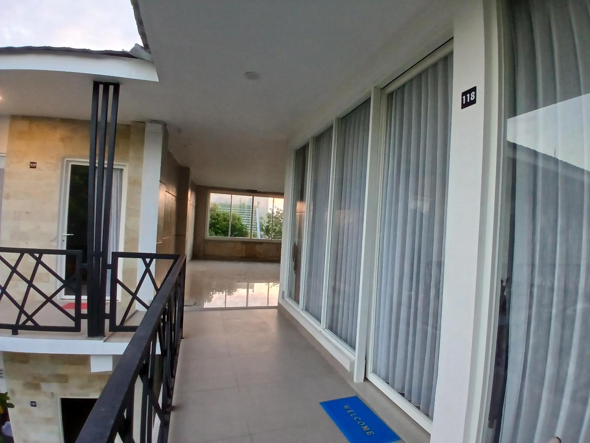 Zavana Rooms & Restaurant Tanjungkarang 外观 照片